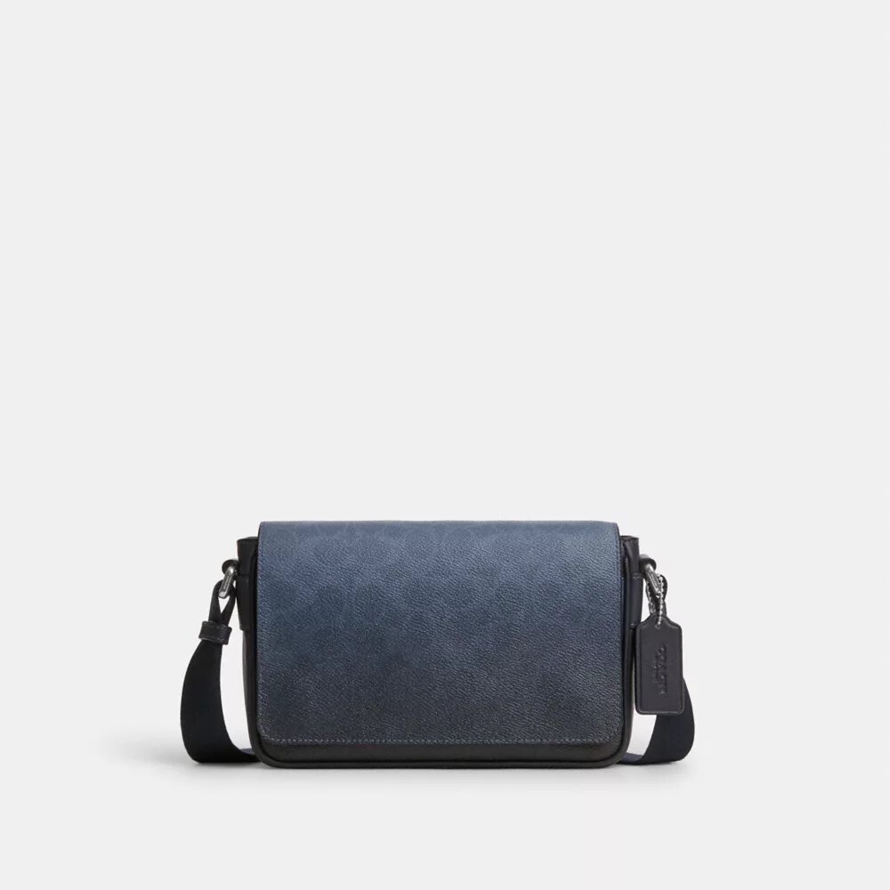 Bolso bandolera Jack pequeño con solapa en Signature Canvas