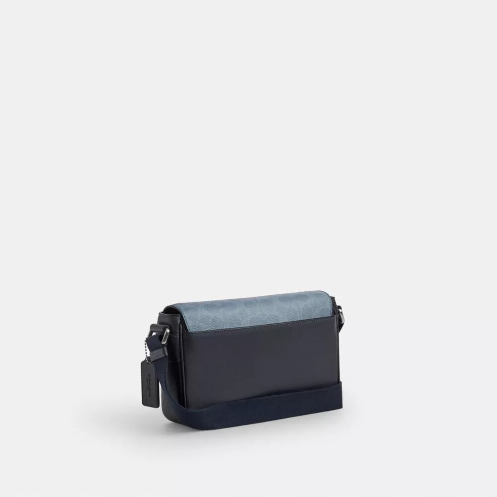 Bolso bandolera Jack pequeño con solapa en Signature Canvas