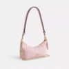 Bolso de hombro Caitlin de algodón regenerativo con acolchado y dije