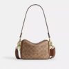 Bolso mini Carey de bandolera en Signature Canvas