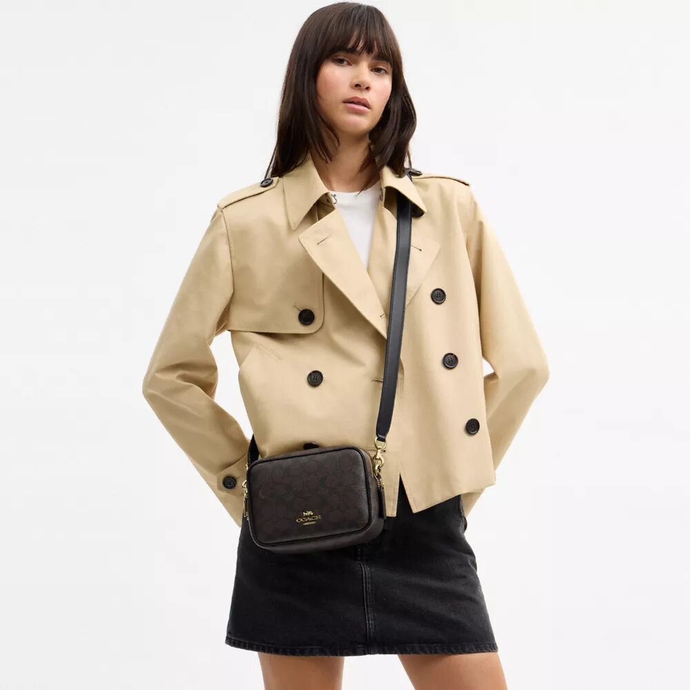Bolso mini Carey de bandolera en Signature Canvas
