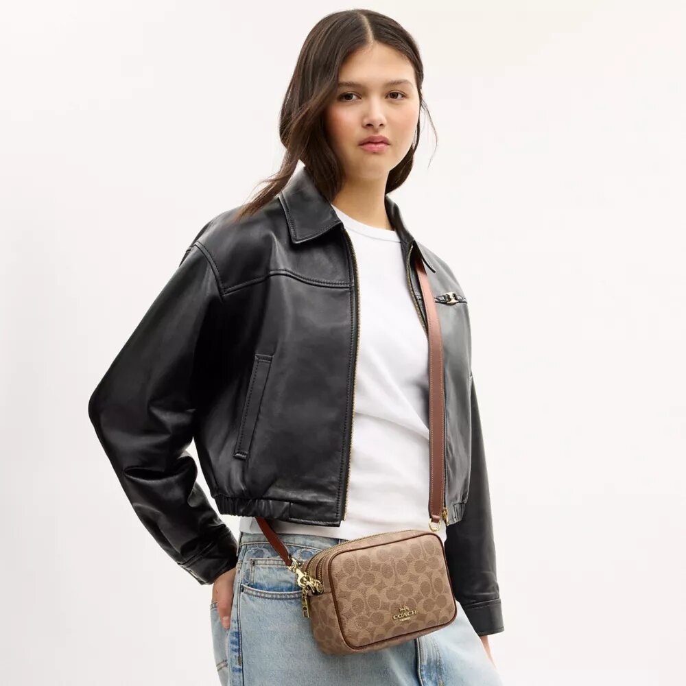 Bolso mini Carey de bandolera en Signature Canvas