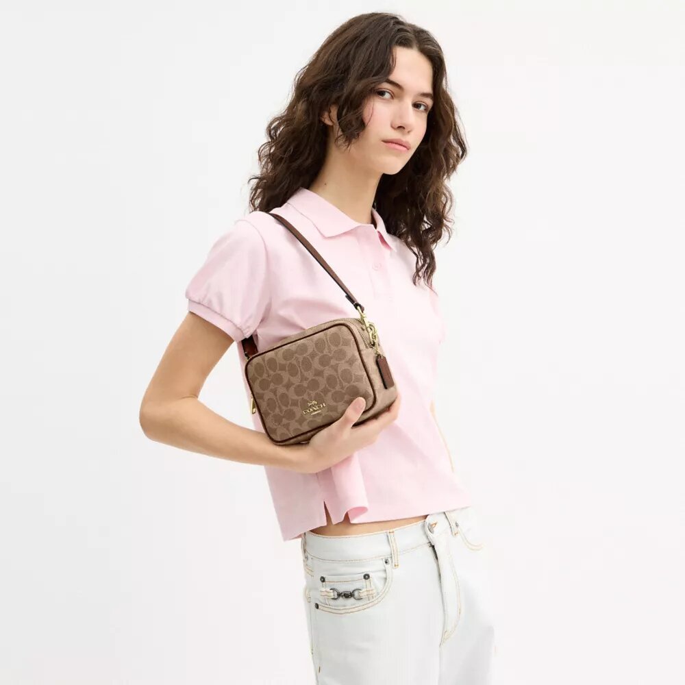 Bolso mini Carey de bandolera en Signature Canvas