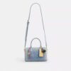 Bolso tipo cartera Rowan en denim desgastado con Charms