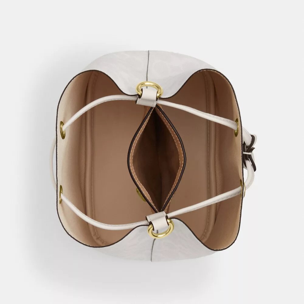 Bolso tipo cubeta Rowan en Signature Canvas
