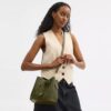 Bolso tipo cubeta Rowan en Signature Canvas