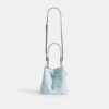 Bolso tipo cubeta Rowan en Signature Canvas