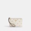 Bolsos de pulsera con cremallera en la esquina y remaches en forma de corazón
