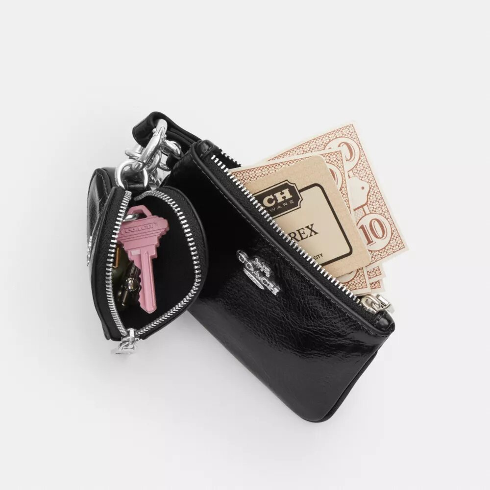 Bolsos de pulsera y neceser en forma de corazón con dije