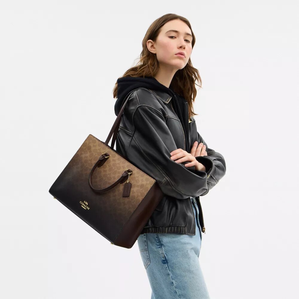 Bolsos Tote Maggie en Signature Canvas con efecto degradado