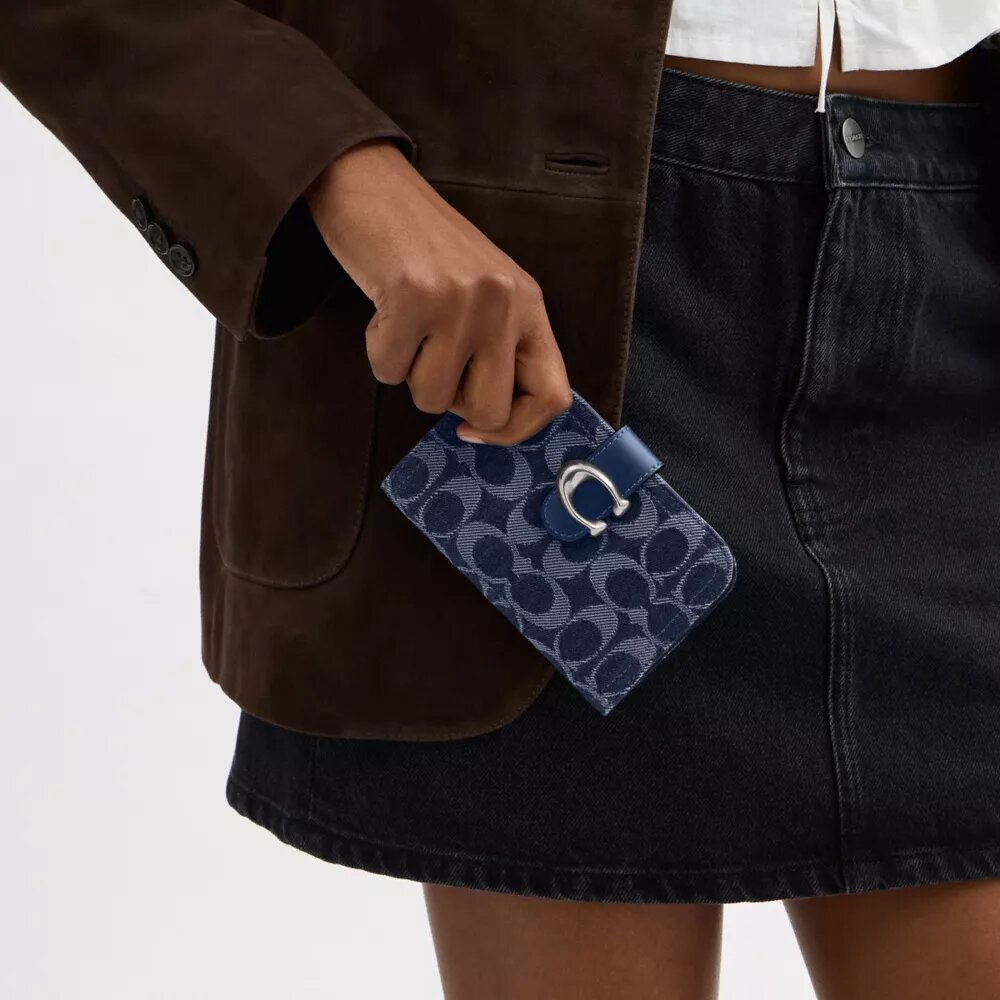 Cartera Tabby en denim exclusivo