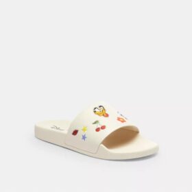 Chanclas deportivas Udele de Disney X Coach con estampado de calcomanías