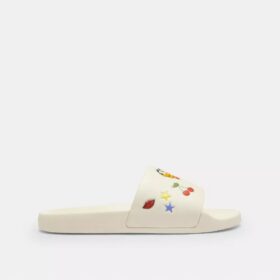 Chanclas deportivas Udele de Disney X Coach con estampado de calcomanías