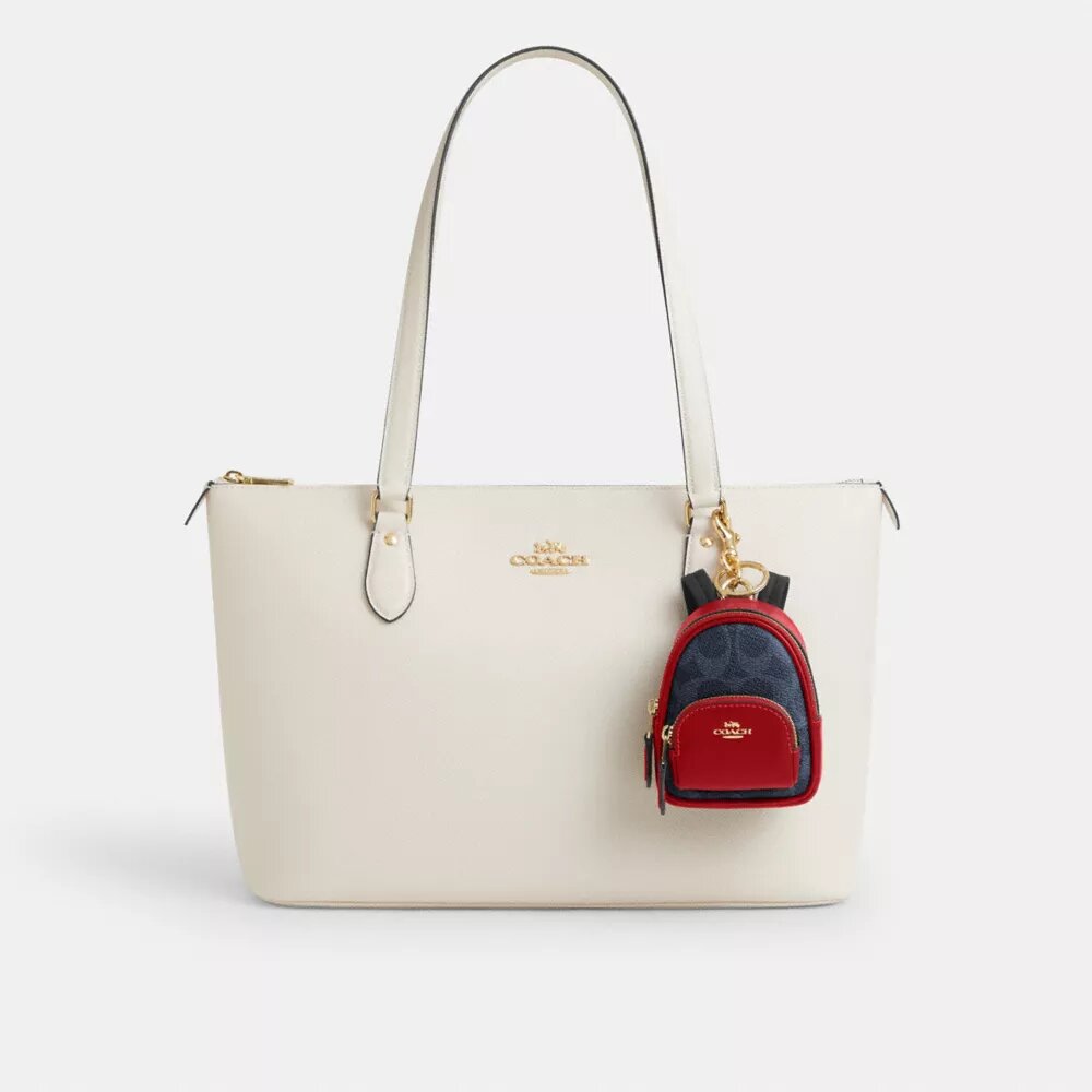 Colgantes para bolsos de Court Backpack en Signature Canvas